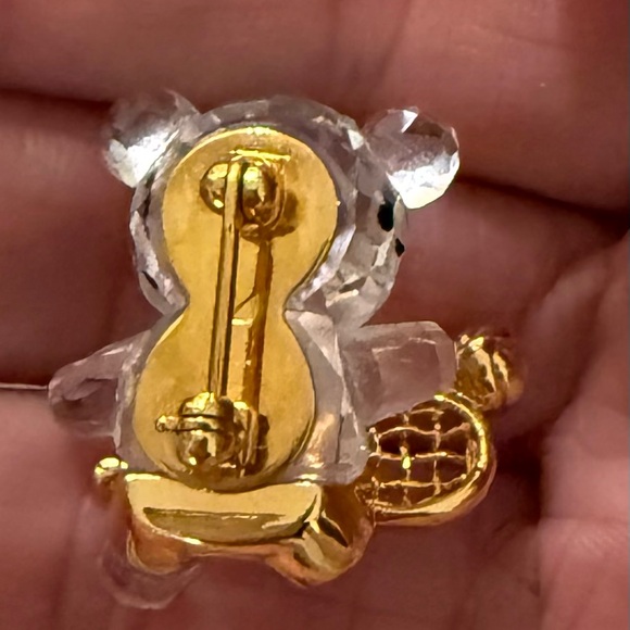 Swarovski BEAR TENNIS PLAYER PIN - Picture 5 of 6